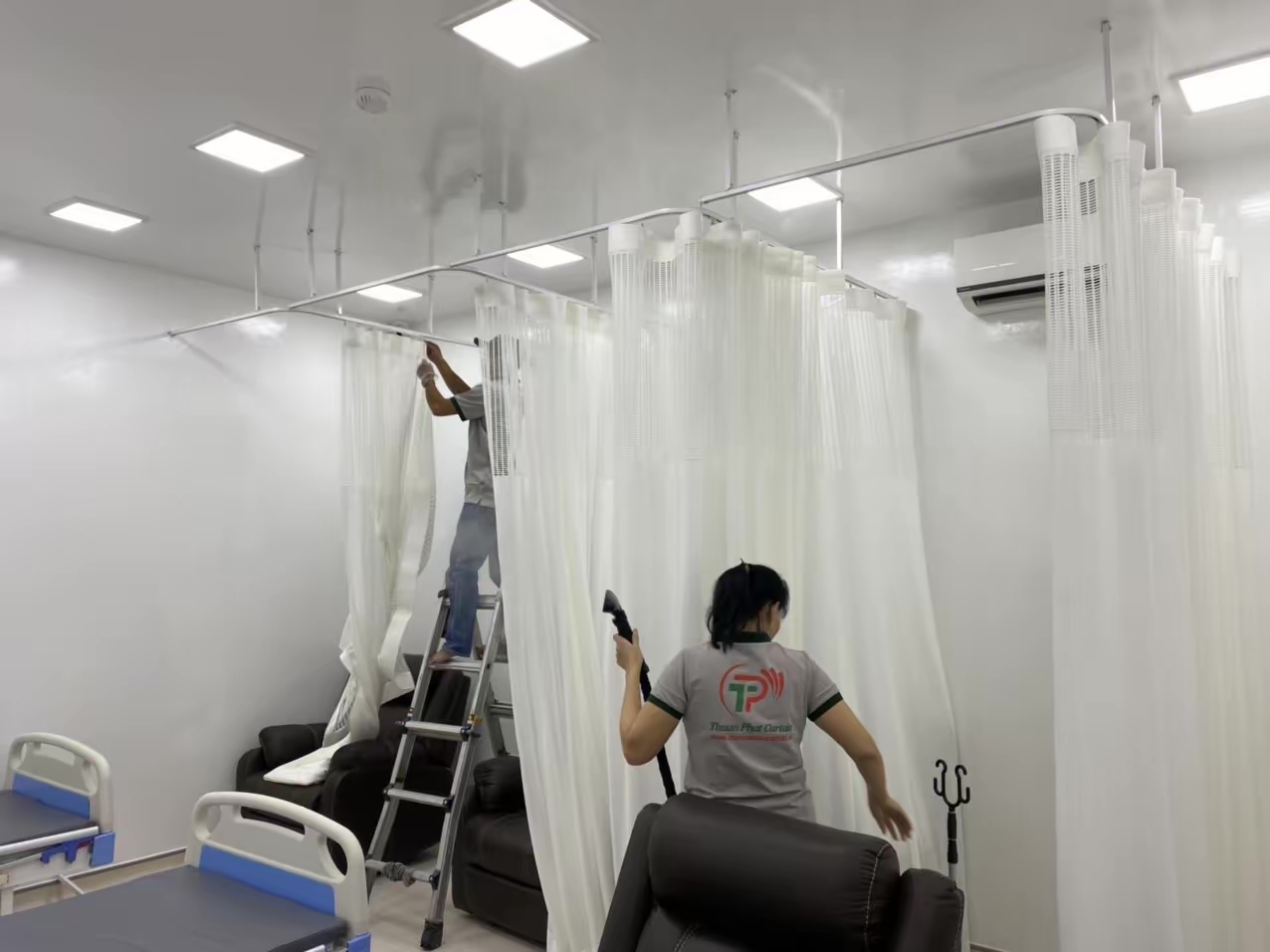 r&egrave;m y tế ph&ograve;ng kh&aacute;m đa khoa